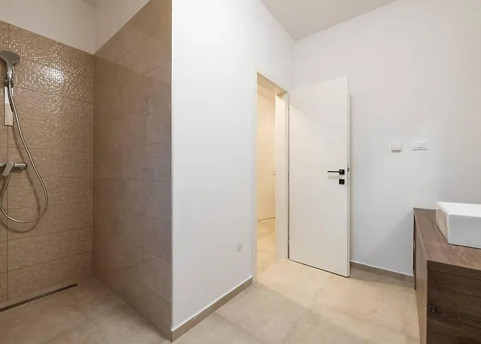 Будинок відпочинку House Luca *