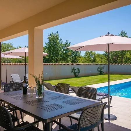 House Luca 포레치