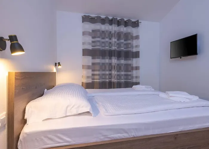 House Luca Nyaraló *