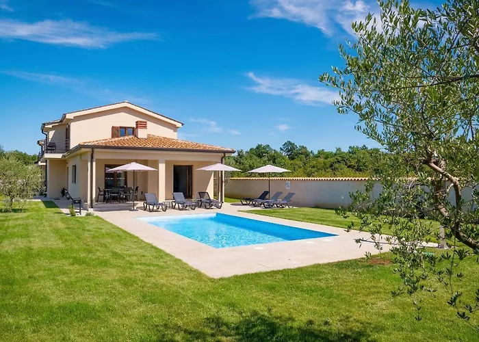 Nyaraló House Luca *