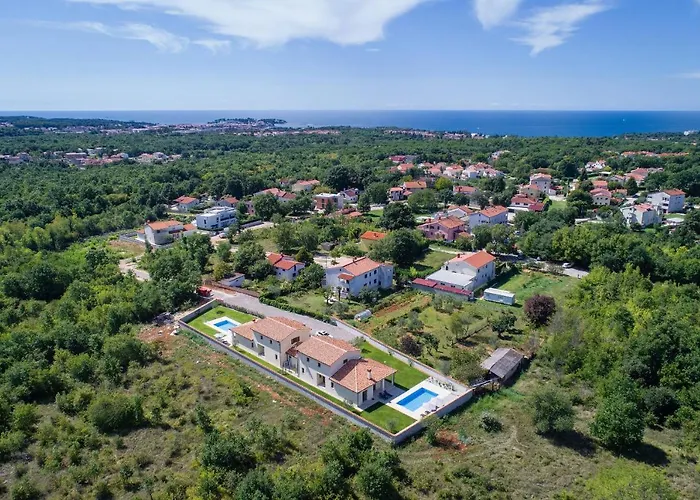 House Luca Nyaraló *