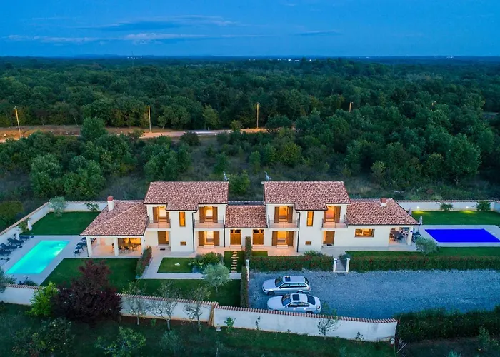 House Luca Nyaraló *